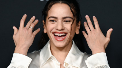 Rosalia : les objets de sa tournée vendus aux enchères !