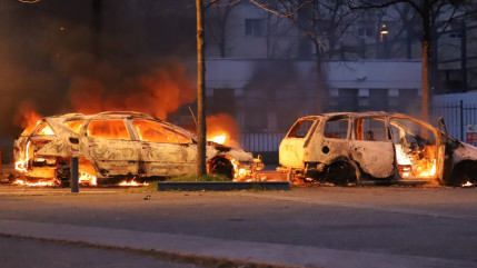 Saint-Jeannet : une douzaine de v&eacute;hicules ravag&eacute;s par un incendie pr&egrave;s de Nice