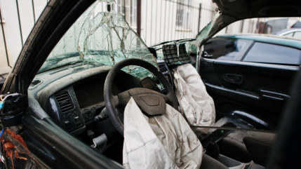 Vallauris : deux occupants &eacute;ject&eacute;s d&rsquo;une voiture, trois bless&eacute;s graves route de Grasse