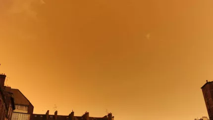 Comment s’explique la couleur jaunâtre du ciel ce mardi ? Comment s’explique la couleur jaunâtre du ciel ce mardi ?