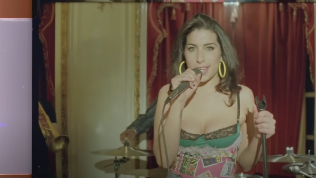 Amy Winhouse : un autre clip de son titre "In My Bed" disponible